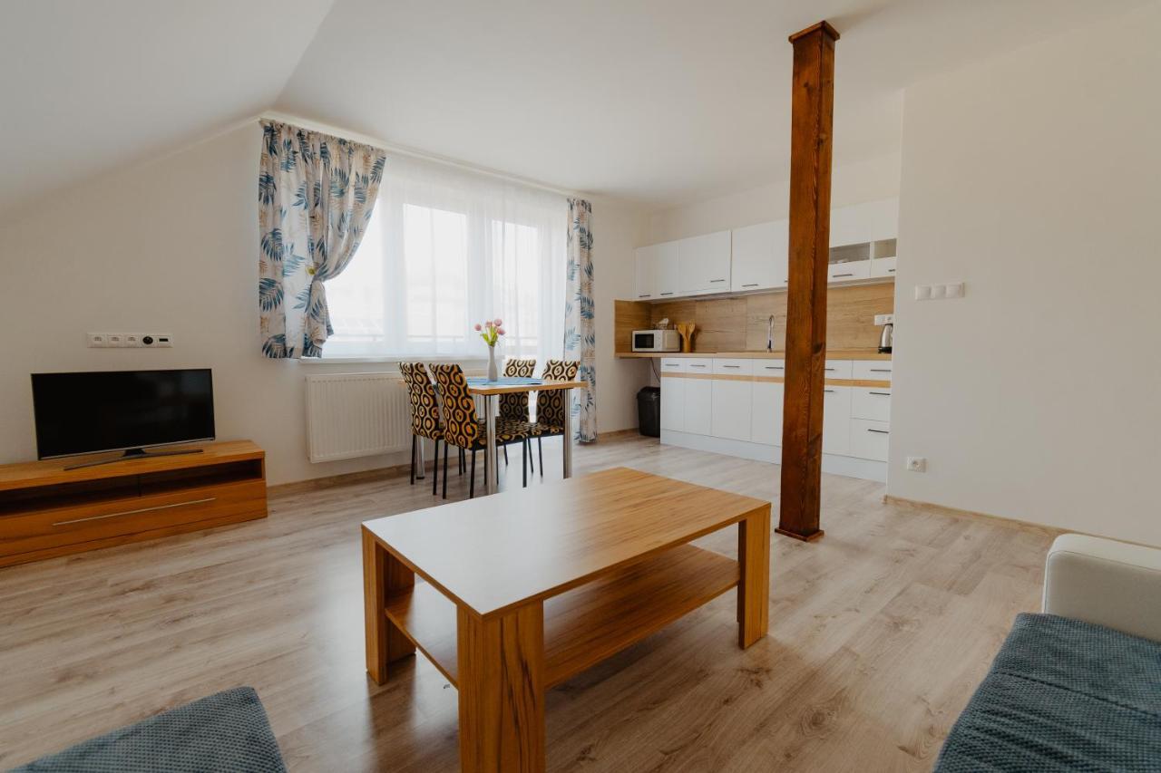 Apartmany Zara Nova Lesna Bagian luar foto