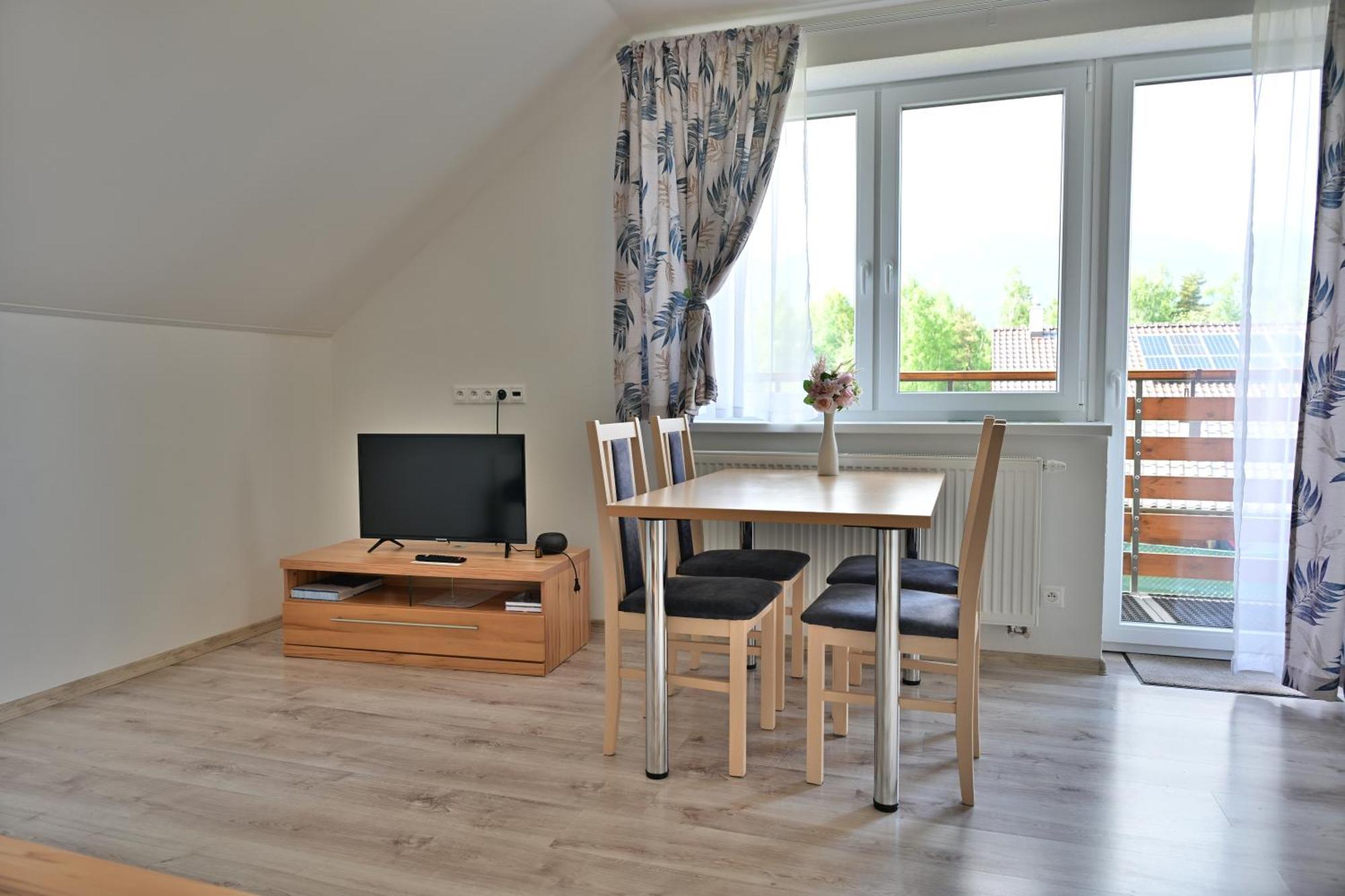 Apartmany Zara Nova Lesna Bagian luar foto