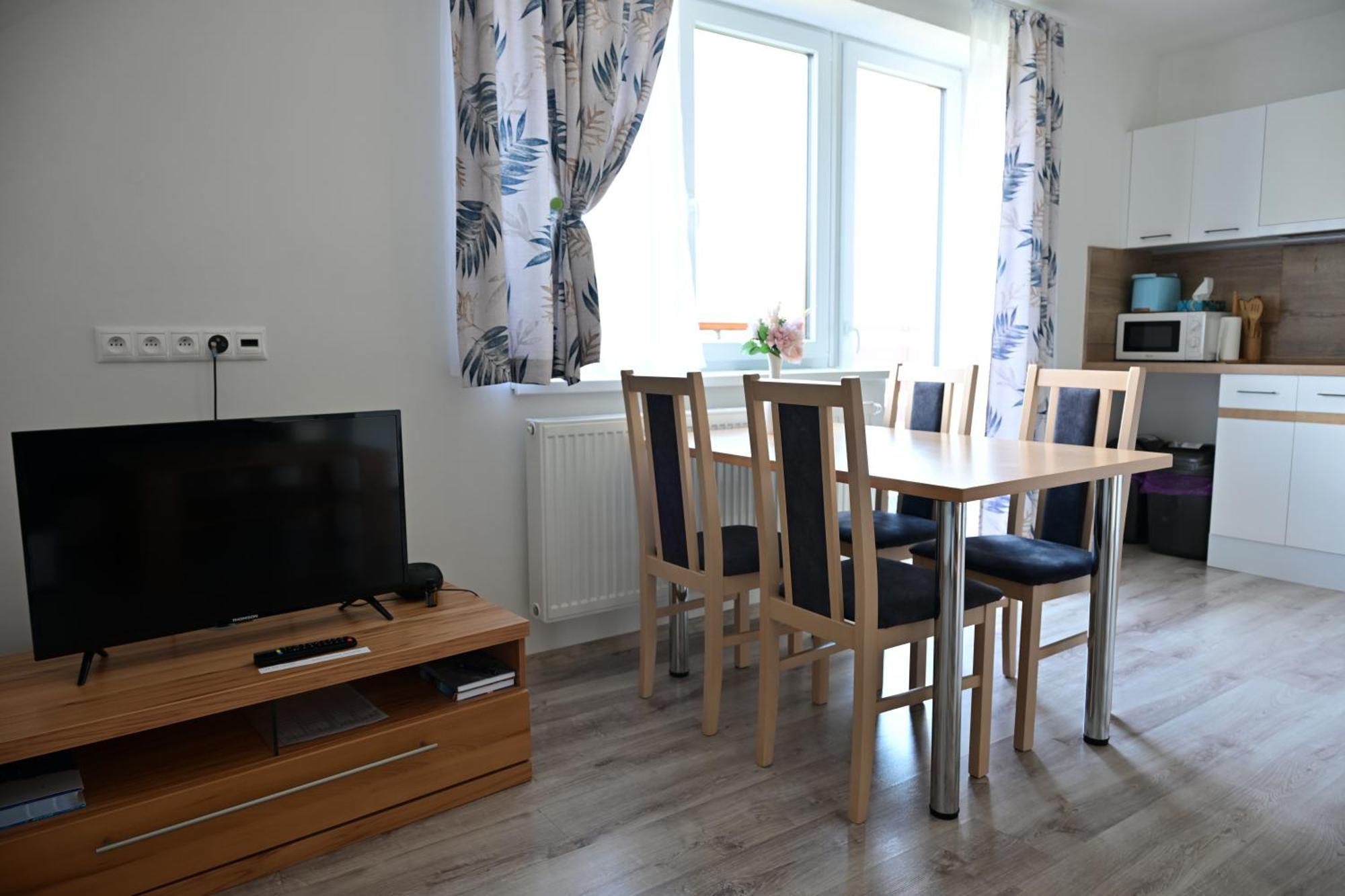Apartmany Zara Nova Lesna Bagian luar foto